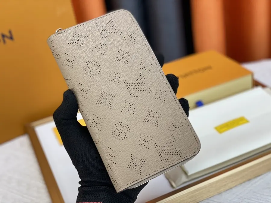 ルイ・ヴィトン(LOUIS VUITTON) ロングウォレット レザー レディース|新品 00924E72の商品画像
