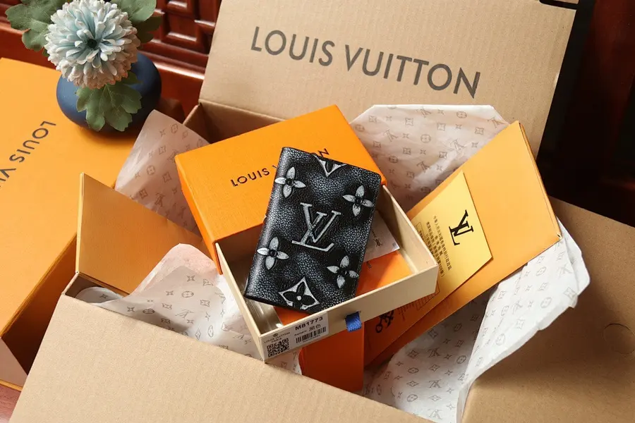 ルイ・ヴィトン(LOUIS VUITTON) メンズ ミニ財布 コンパクト|新品 010CD165の商品画像