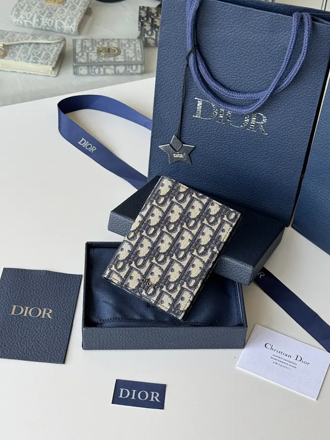 DIOR ディオール(DIOR) トラベル向け パスポートホルダー レディース|新品 01BFD27D