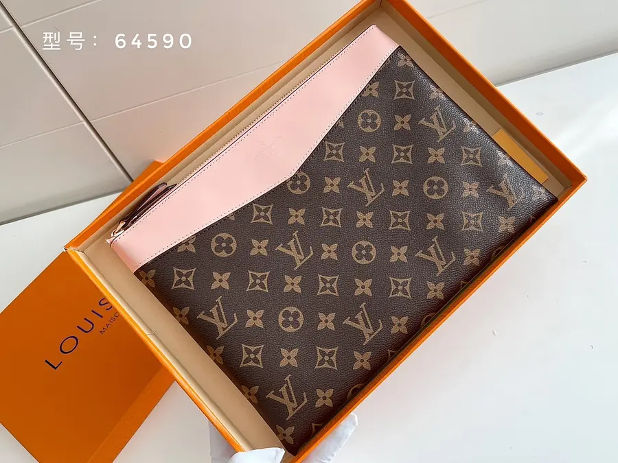 ルイ・ヴィトン（LOUIS VUITTON） レザー クラッチバッグ メンズ｜新品 029925D9
