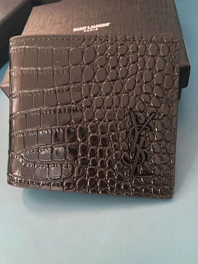 サンローラン（SAINT LAURENT） コンパクト財布 持ち歩きやすい メンズ｜新品 03977642