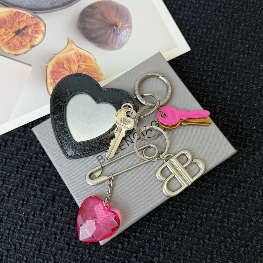 BALENCIAGA バレンシアガ（BALENCIAGA） バッグアクセサリー キーリング レディース｜新品 045E5CD6