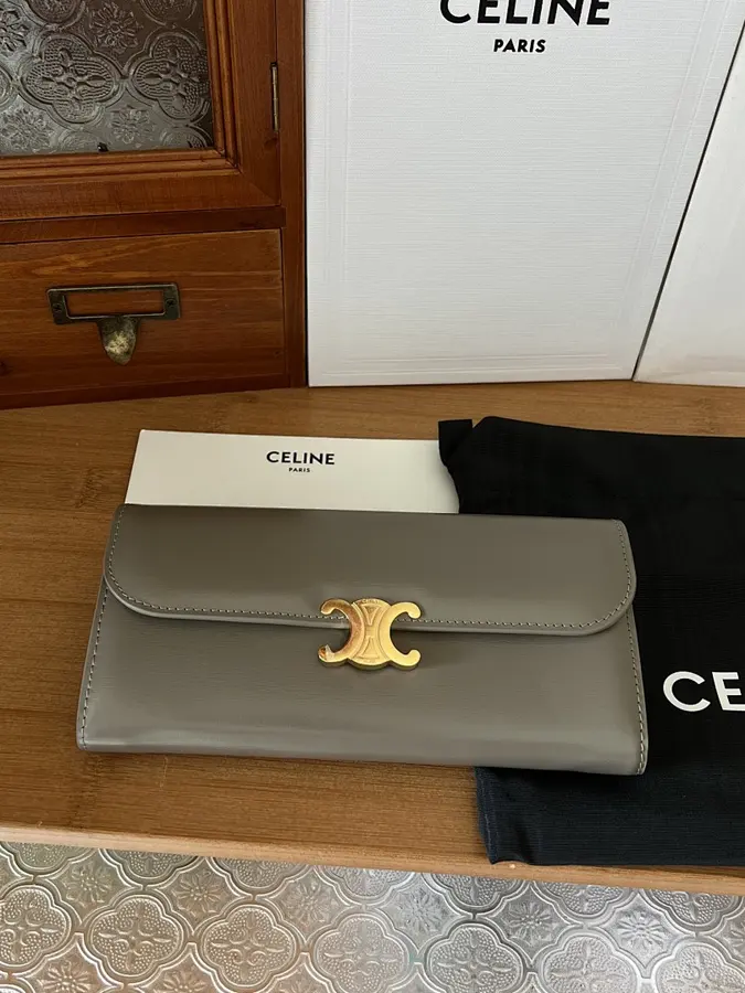 セリーヌ（CELINE） レディース 長財布 収納しやすい｜新品 06B3FB6A