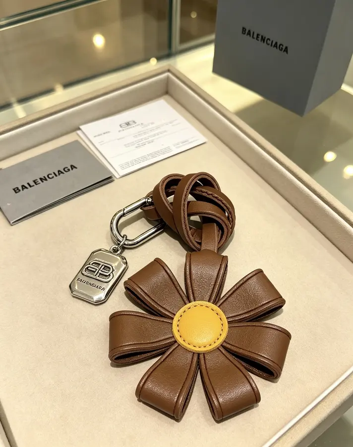 BALENCIAGA バレンシアガ（BALENCIAGA） キーリング バッグアクセサリー 男女兼用｜新品 06CDF222