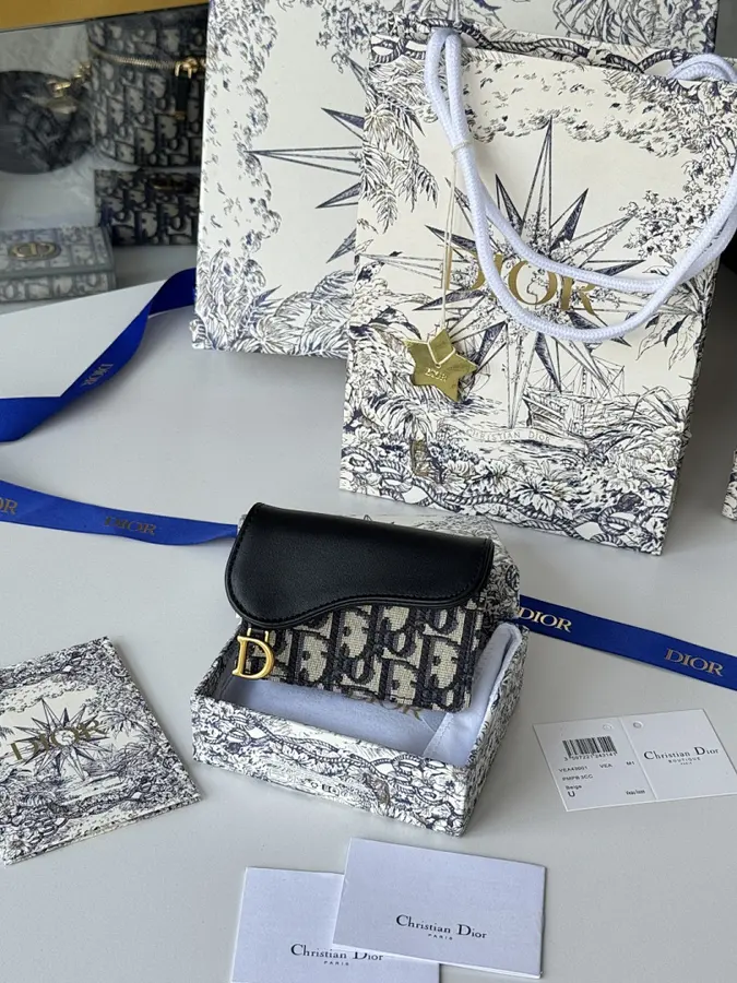 ディオール（DIOR） コンパクト カードホルダー レディース｜新品 07C709BD
