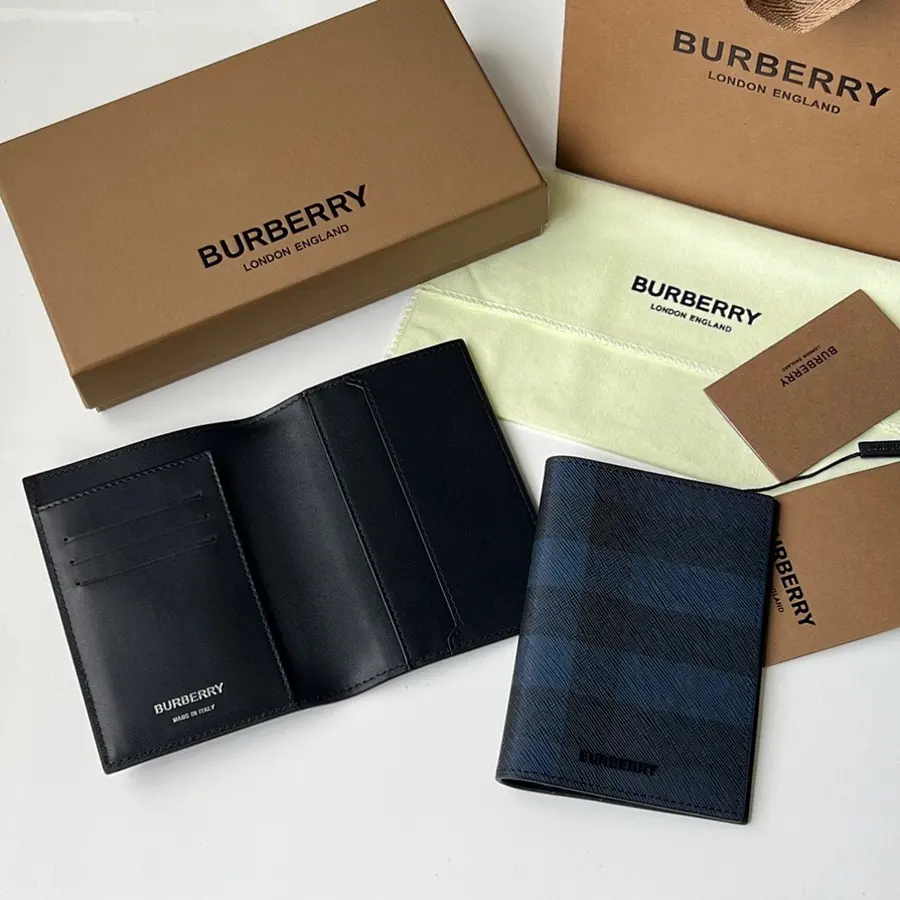 BURBERRY バーバリー（BURBERRY） レディース パスポートホルダー トラベル向け｜新品 083F08A4