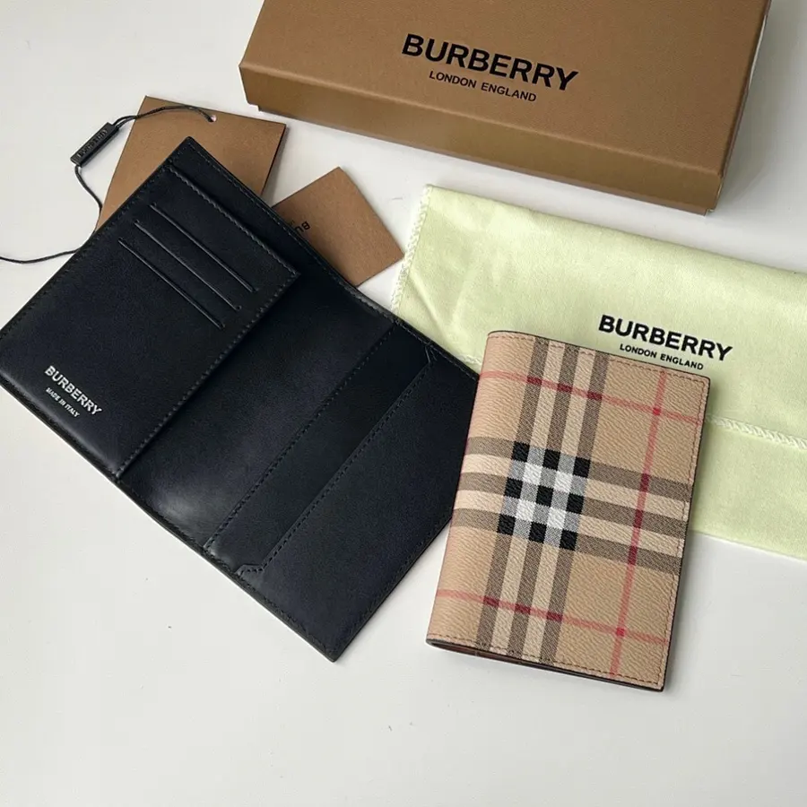 BURBERRY バーバリー（BURBERRY） レディース パスポートケース トラベル向け｜新品 09D440F3