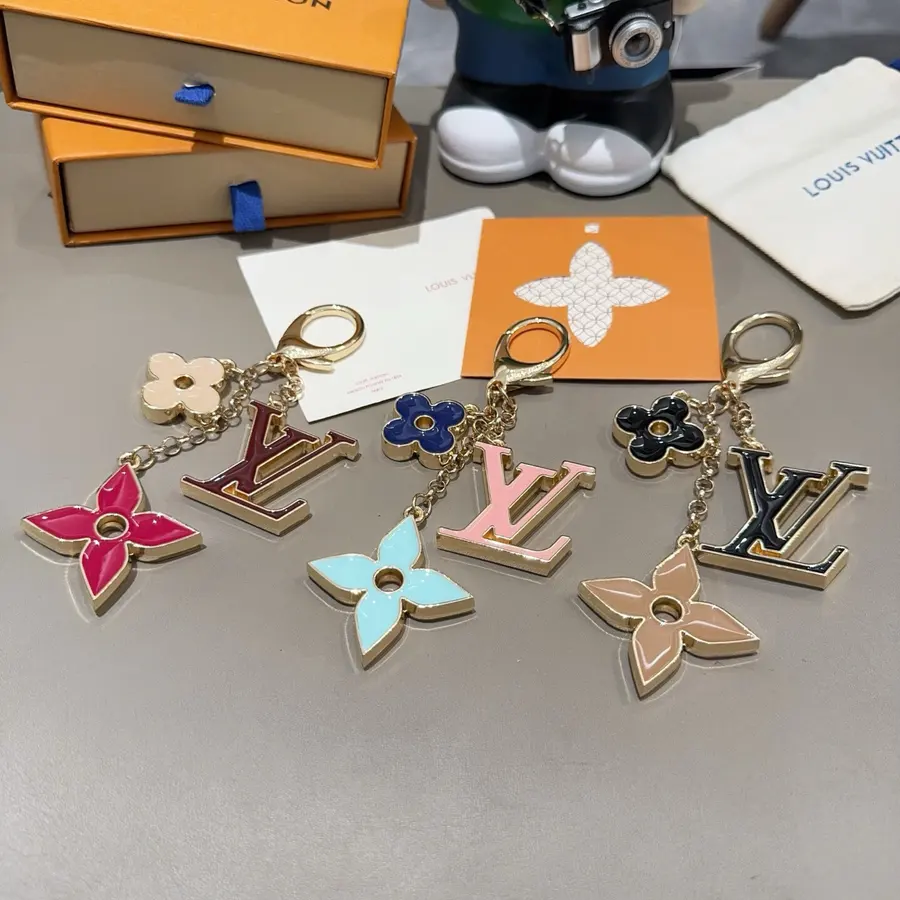 ルイ・ヴィトン（LOUIS VUITTON） キーケース モノグラム レディース｜新品 0A57F676