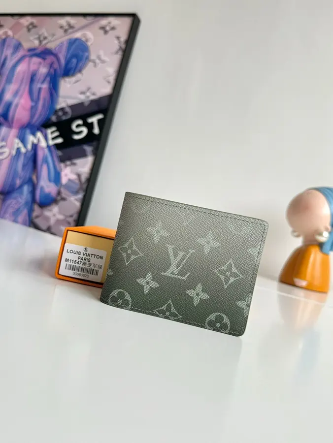 ルイ・ヴィトン(LOUIS VUITTON) ミニ財布 新品 メンズ コンパクト|0AFEFD87の商品画像