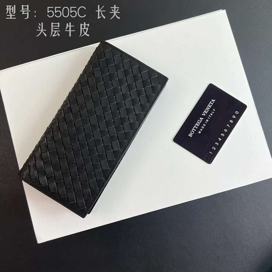 ボッテガ・ヴェネタ(BOTTEGA VENETA) メンズ 長財布 収納しやすい|新品 0B67E694の商品画像