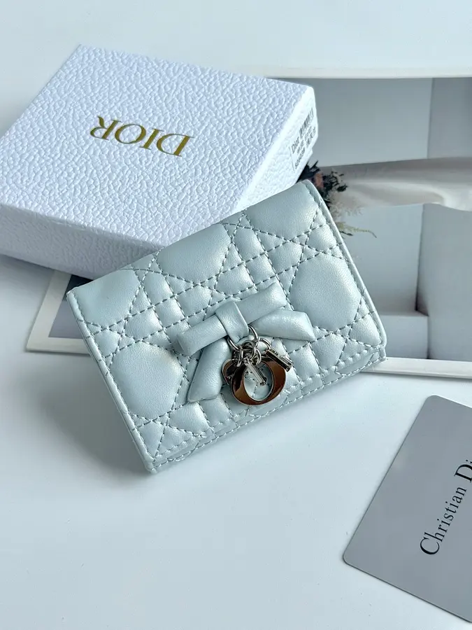 ディオール(DIOR) コンパクト財布 コンパクト レディース|新品 0E131356の商品画像