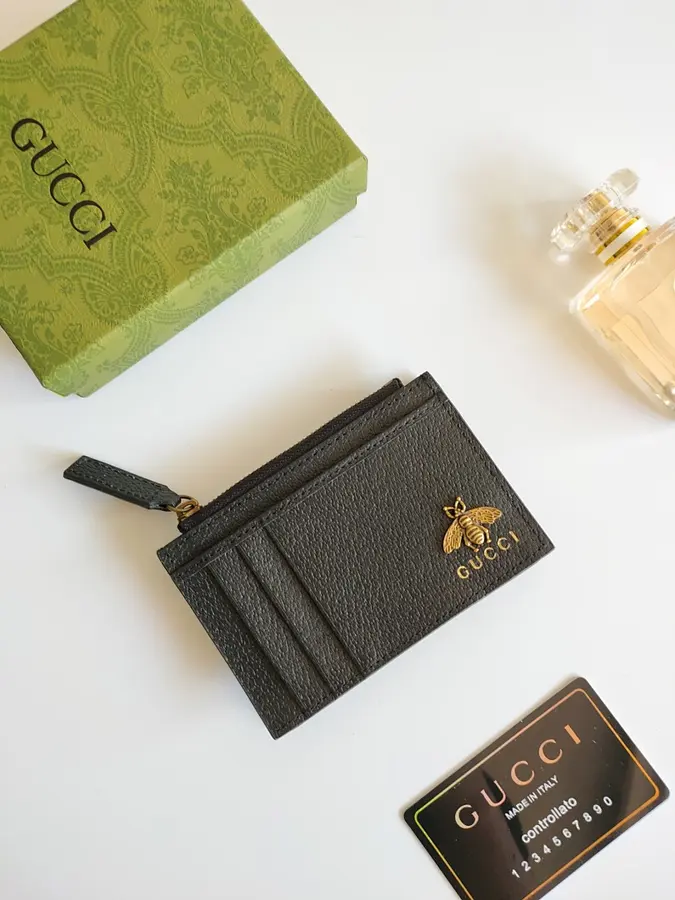 グッチ（GUCCI） スリム カードホルダー 男女兼用｜新品 0F950555