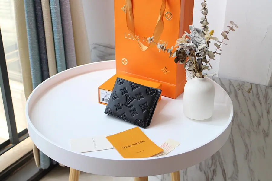 ルイ・ヴィトン（LOUIS VUITTON） レザー コンパクト財布 メンズ｜新品 0FBDAA45