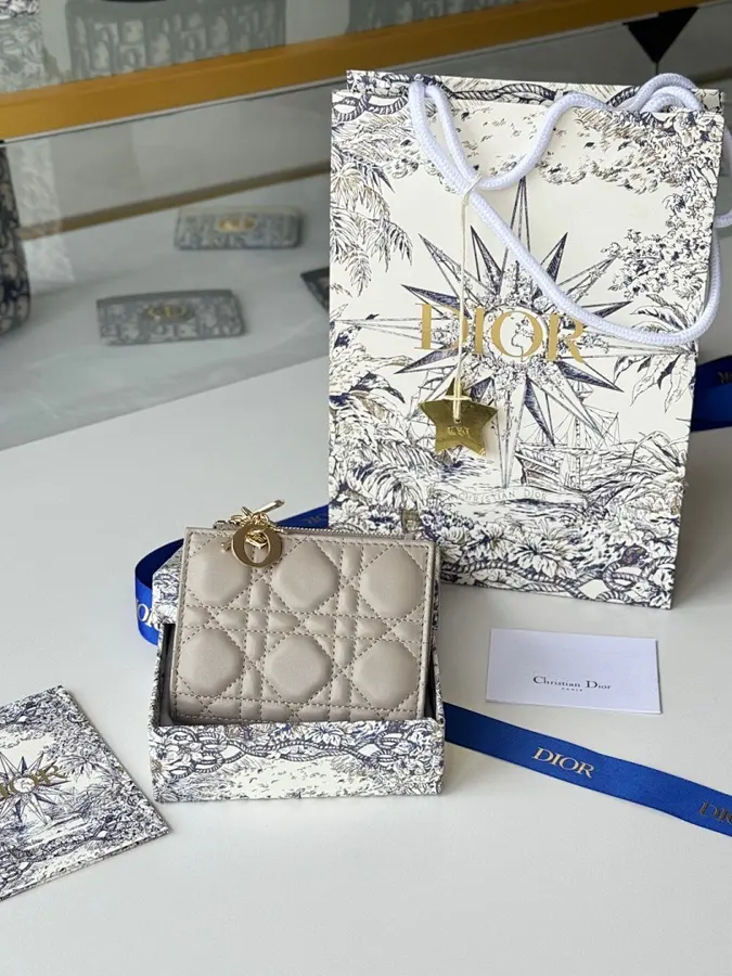 ディオール(DIOR) ウォレット レザー レディース|新品 12CBBE4Eの商品画像