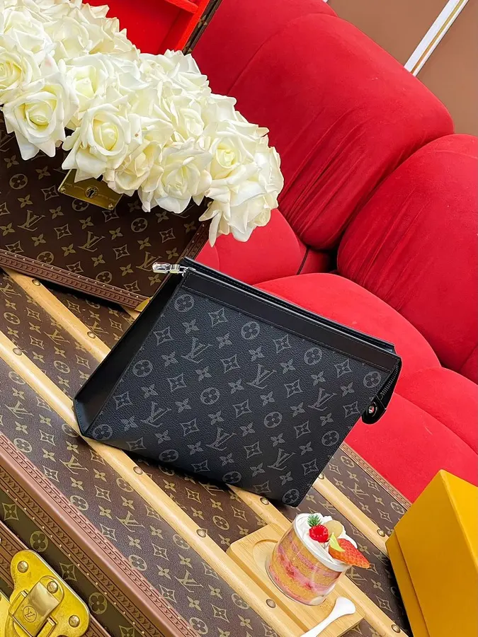 ルイ・ヴィトン（LOUIS VUITTON） 手持ちタイプ クラッチバッグ メンズ｜新品 13923690の商品画像