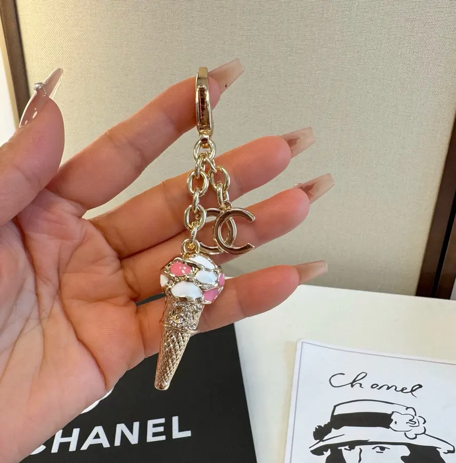 CHANEL シャネル（CHANEL） キーホルダー 新品 男女兼用 バッグアクセサリー｜15C8C782
