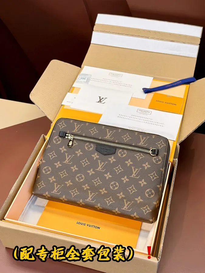ルイ・ヴィトン（LOUIS VUITTON） メンズ クラッチバッグ レザー｜新品 17B07CE5の商品画像