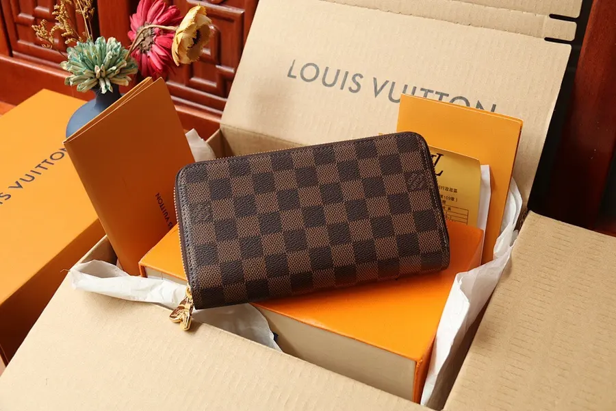 ルイ・ヴィトン（LOUIS VUITTON） 長財布 レザー メンズ｜新品 17E257F5