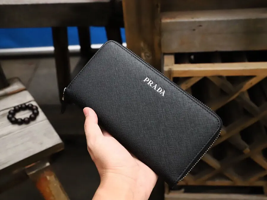 プラダ（PRADA） 収納しやすい 長財布 メンズ｜新品 19216E5A