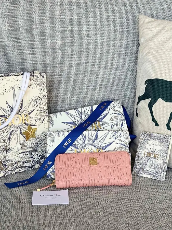ディオール（DIOR） 財布 新品 レディース ファスナー仕様｜1939781A