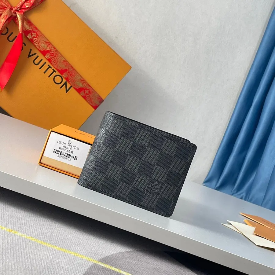 ルイ・ヴィトン（LOUIS VUITTON） レザー コンパクト財布 メンズ｜新品 1BC23D08