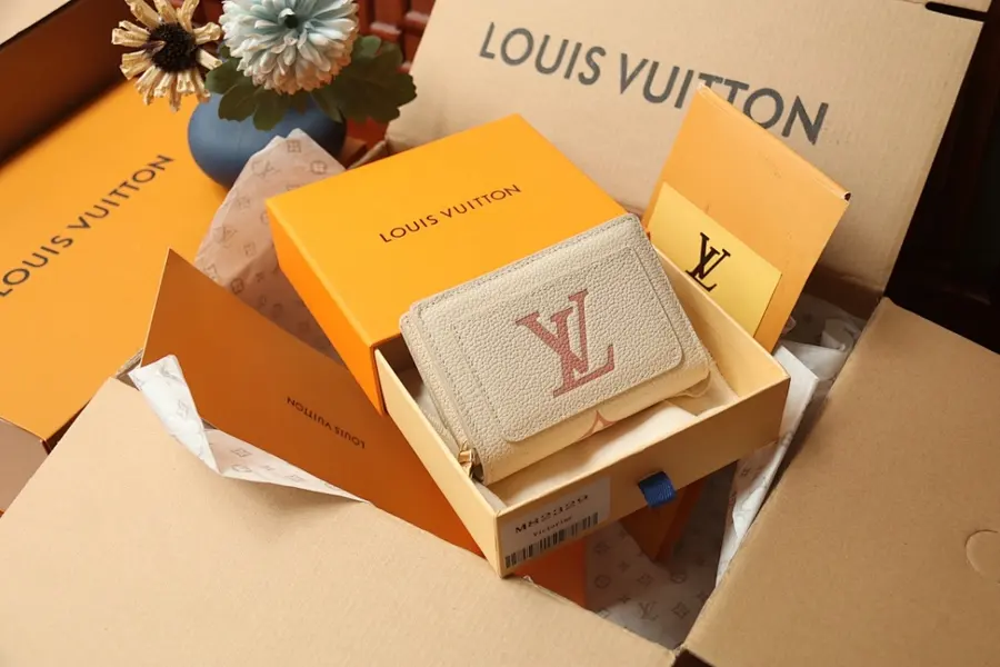 ルイ・ヴィトン（LOUIS VUITTON） レザー コンパクト財布 レディース｜新品 1BEE396E
