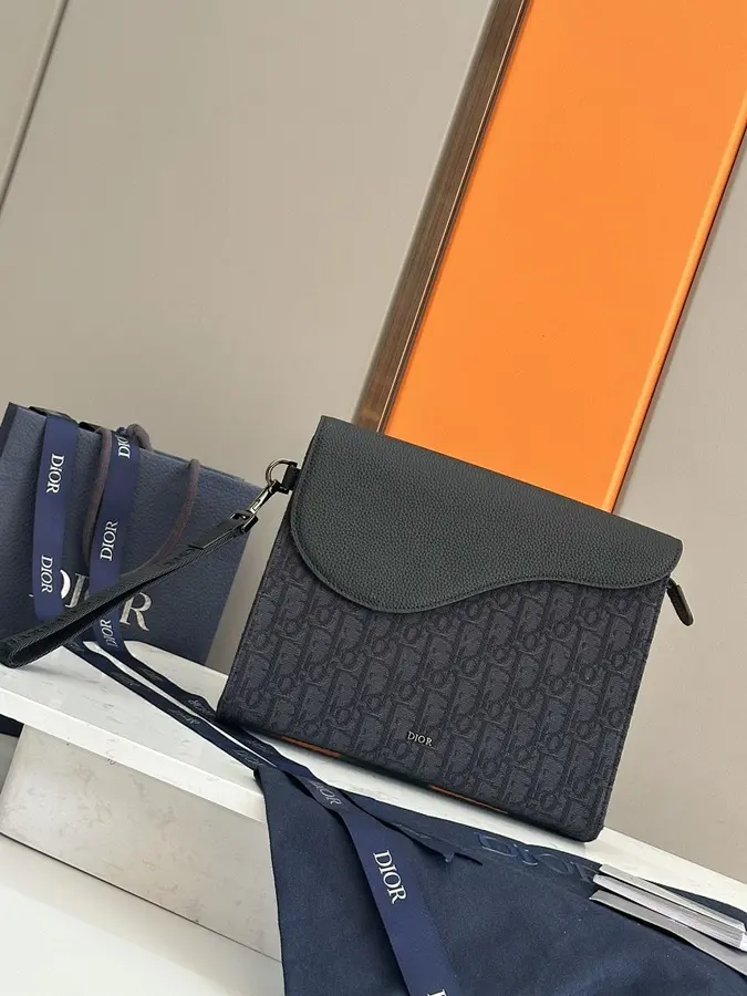 ディオール(DIOR) メンズ クラッチバッグ レザー|新品 1EF747B7の商品画像