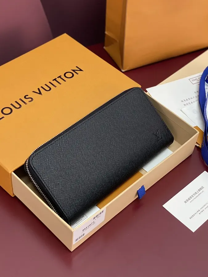 ルイ・ヴィトン（LOUIS VUITTON） レザー ロングウォレット メンズ｜新品 20921029