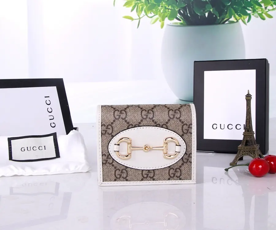 グッチ（GUCCI） ミニ財布 レザー レディース｜新品 213B9EBD