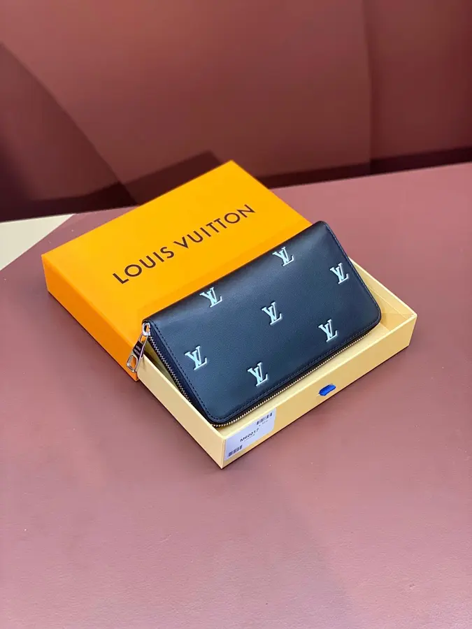 ルイ・ヴィトン（LOUIS VUITTON） 収納しやすい ロングウォレット レディース｜新品 223720D2