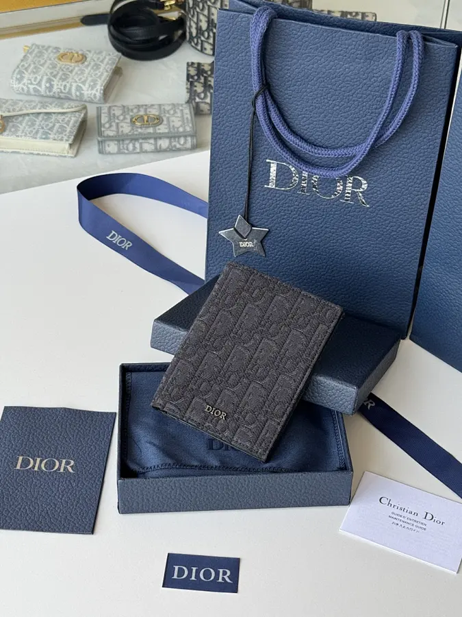 ディオール（DIOR） レザー パスポートケース レディース｜新品 22C16100