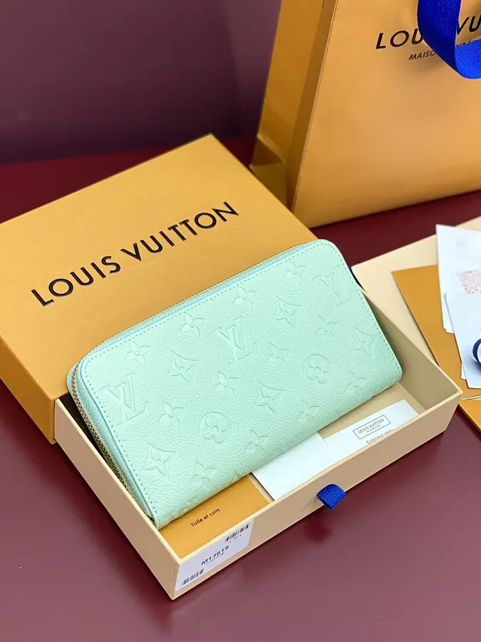 ルイ・ヴィトン（LOUIS VUITTON） 長財布 収納しやすい レディース｜新品 246233B0の商品画像