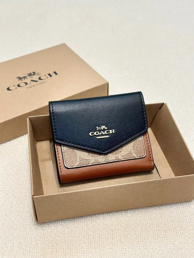 コーチ（COACH） コンパクト財布 持ち歩きやすい レディース｜新品 25E814C0
