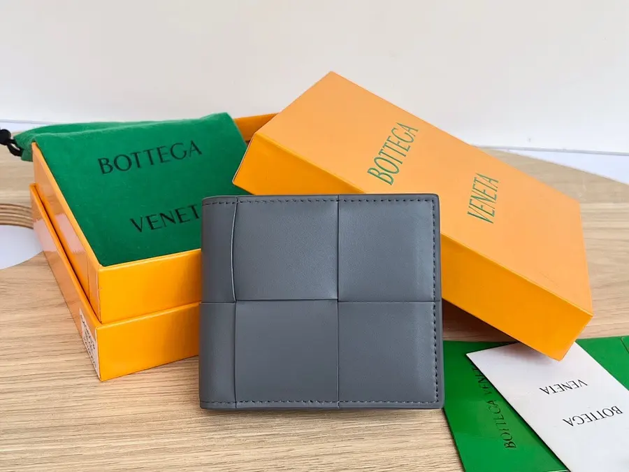 ボッテガ・ヴェネタ（BOTTEGA VENETA） レザー 財布 メンズ｜新品 261D9FFC