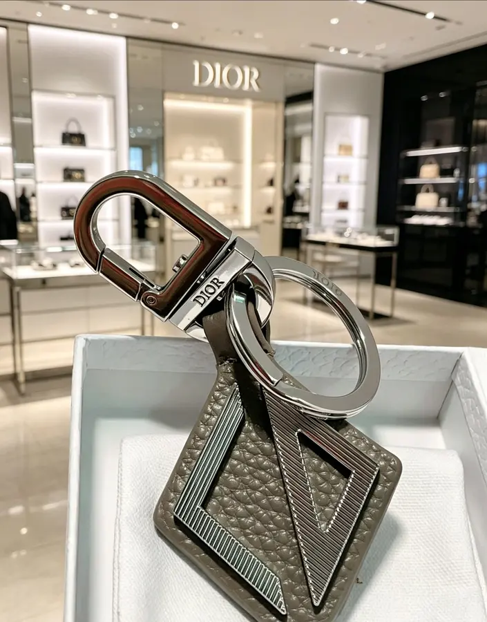ディオール(DIOR) メタル キーホルダー 男女兼用|新品 28249CF9の商品画像