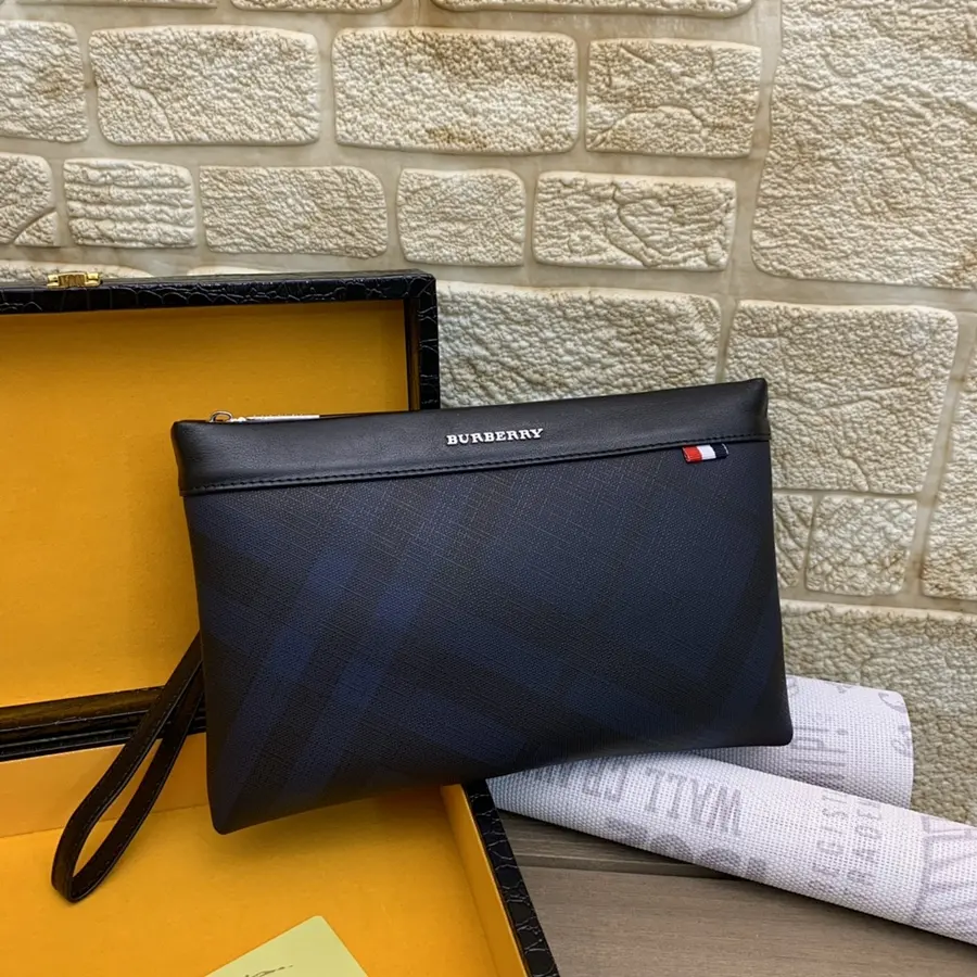 バーバリー（BURBERRY） クラッチバッグ レザー メンズ｜新品 28E71D7F