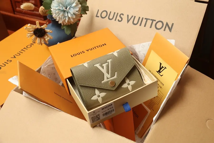 ルイ・ヴィトン(LOUIS VUITTON) レザー ミニ財布 レディース|新品 2D16D5FDの商品画像
