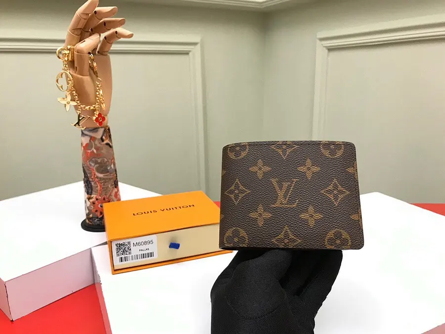 ルイ・ヴィトン（LOUIS VUITTON） ミニ財布 レザー メンズ｜新品 2EC2DD0E