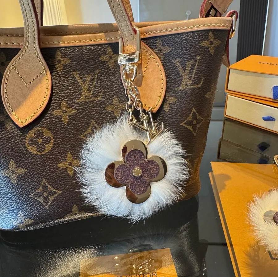 ルイ・ヴィトン（LOUIS VUITTON） キーケース 新品 男女兼用 レザー｜31A611C3