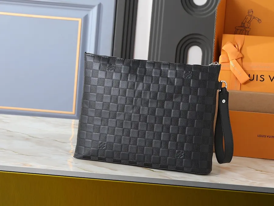 ルイ・ヴィトン（LOUIS VUITTON） メンズ クラッチバッグ 手持ちタイプ｜新品 32F8FF4C