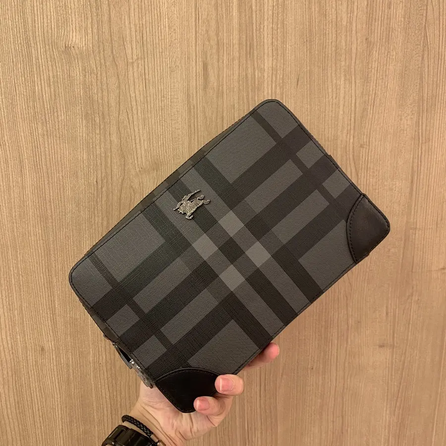 バーバリー（BURBERRY） メンズ クラッチバッグ レザー｜新品 339B727E