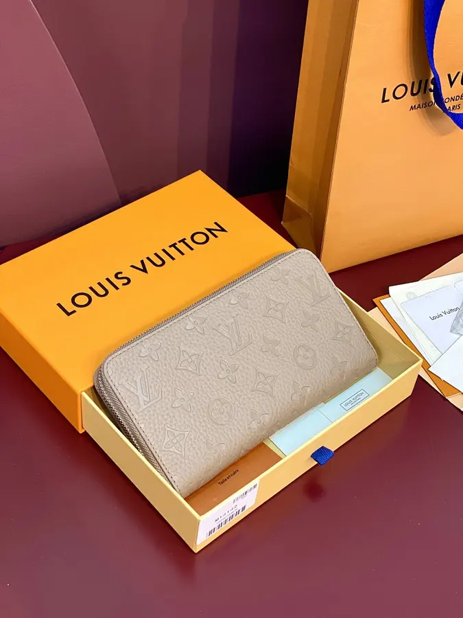 ルイ・ヴィトン（LOUIS VUITTON） 長財布 新品 レディース 収納しやすい｜37F4256C