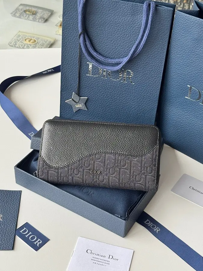 ディオール（DIOR） 収納しやすい 長財布 メンズ｜新品 3825145A
