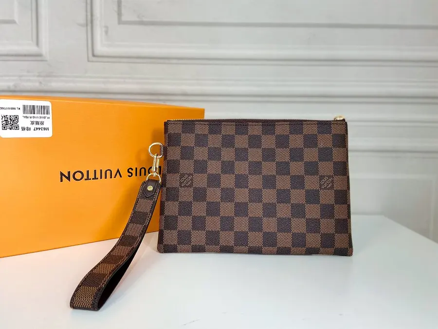 ルイ・ヴィトン（LOUIS VUITTON） メンズ クラッチバッグ レザー｜新品 3852A2C8
