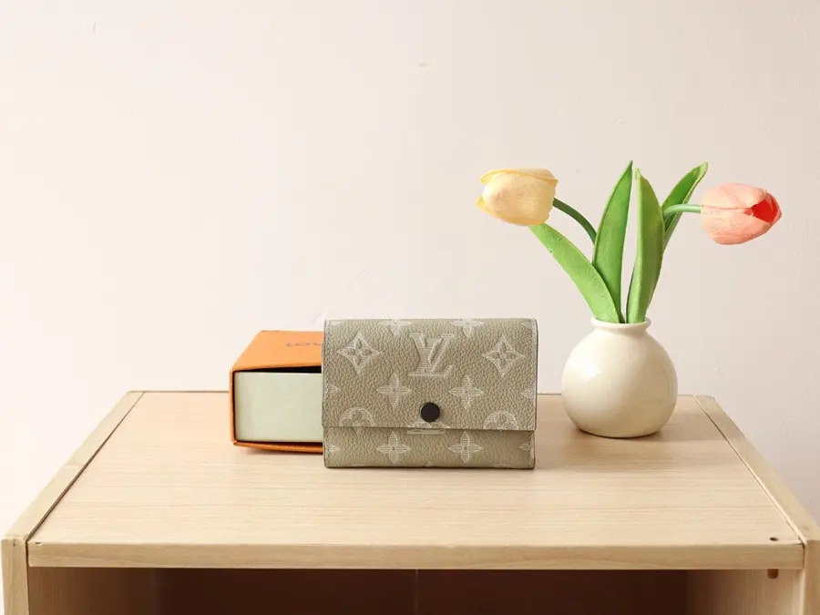 ルイ・ヴィトン（LOUIS VUITTON） レディース コンパクト財布 レザー｜新品 389EB7E4