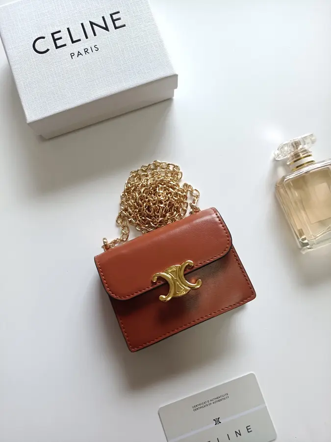 セリーヌ(CELINE) トリオンフ ビジネスカードケース レディース|新品 38ECEEAFの商品画像