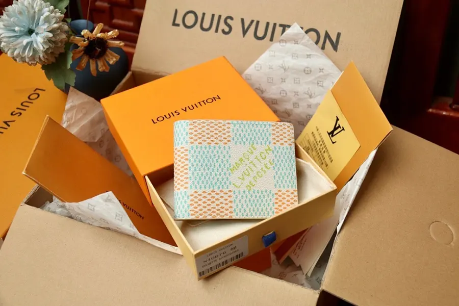 ルイ・ヴィトン（LOUIS VUITTON） ミニ財布 新品 メンズ レザー｜3AE8475A