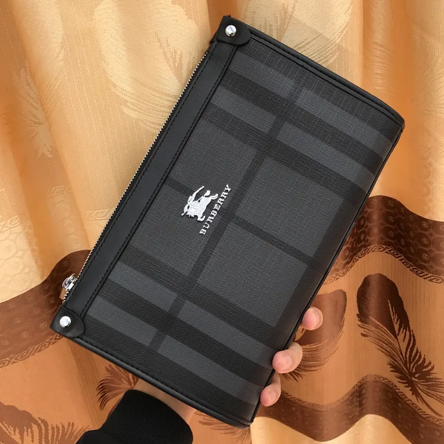 バーバリー(BURBERRY) レザー クラッチバッグ メンズ|新品 3B37EBCCの商品画像