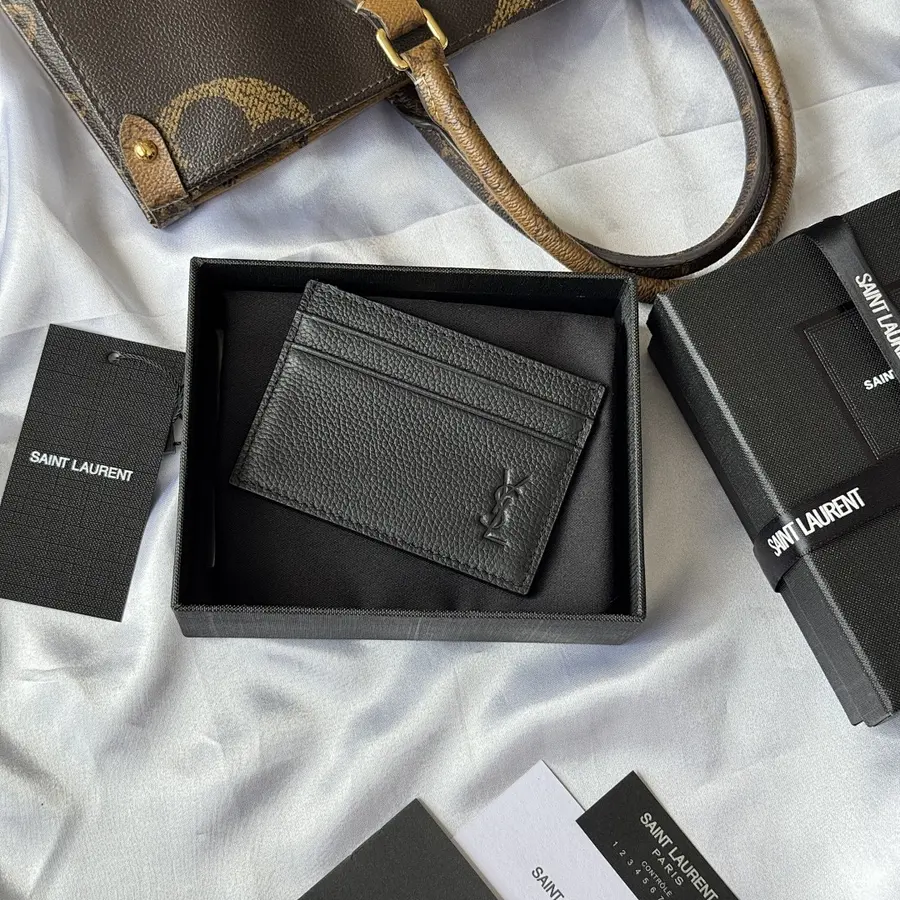 SAINT LAURENT サンローラン（SAINT LAURENT） コンパクト カードホルダー 男女兼用｜新品 3BE08587