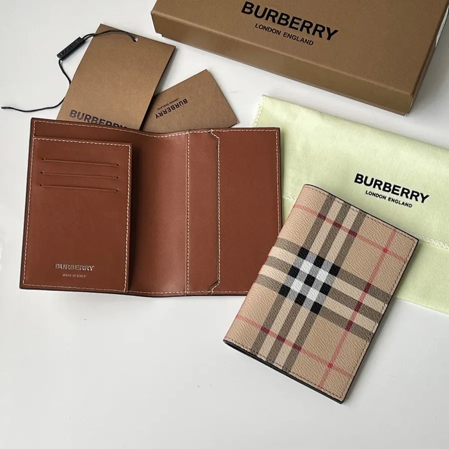 BURBERRY バーバリー（BURBERRY） レザー パスポートホルダー レディース｜新品 3DD624BB